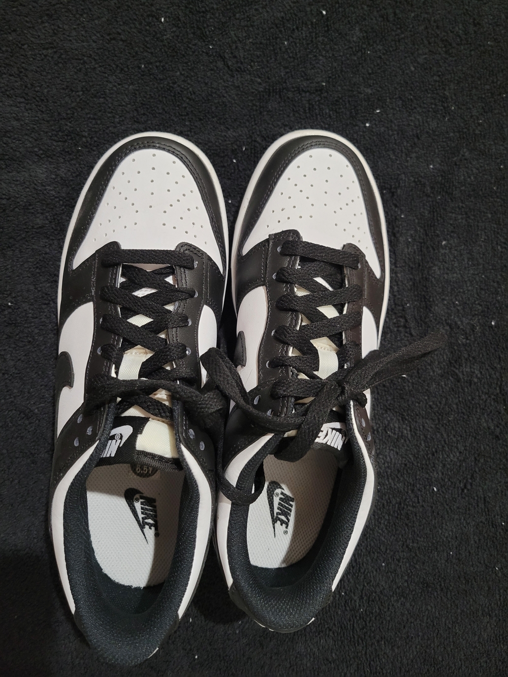 Nike Dunks (Panda) YOUTH 6.5 Low-Top Sneakers - Classic Contrast Design - Picture 4 of 4